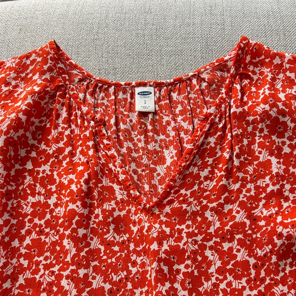 Old Navy Vibrant Red Floral Top - Picture 3 of 6